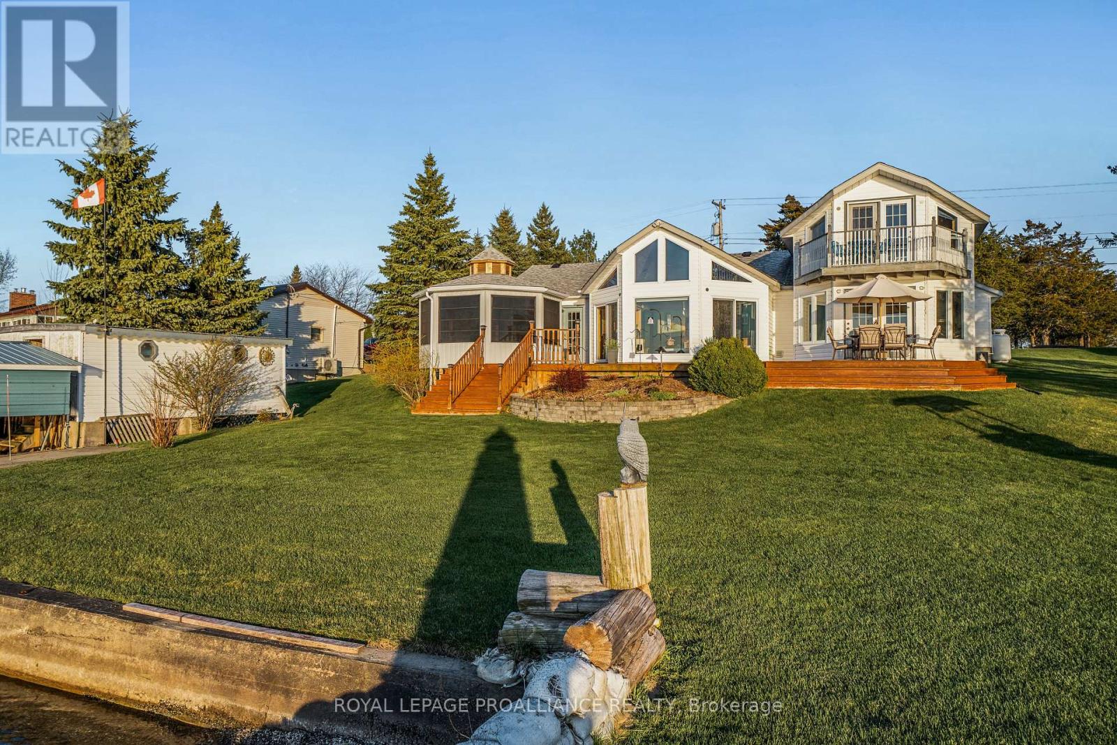 45 PEATS POINT ROAD Prince Edward County