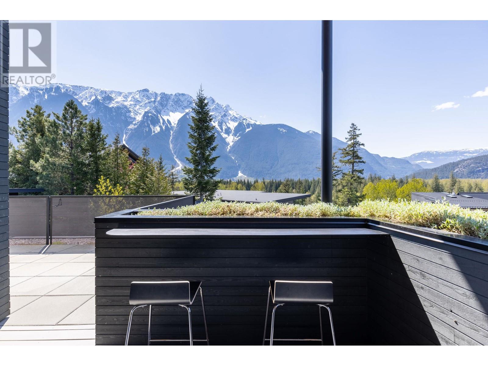 1764 Pinewood Drive, Pemberton, British Columbia  V0N 2L3 - Photo 3 - R2873414