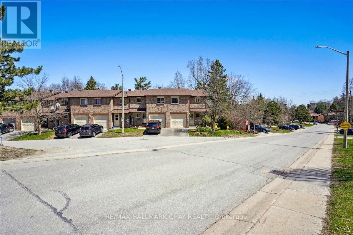2 Birchshire Dr, Barrie, Ontario  L4N 6W6 - Photo 2 - S8268556