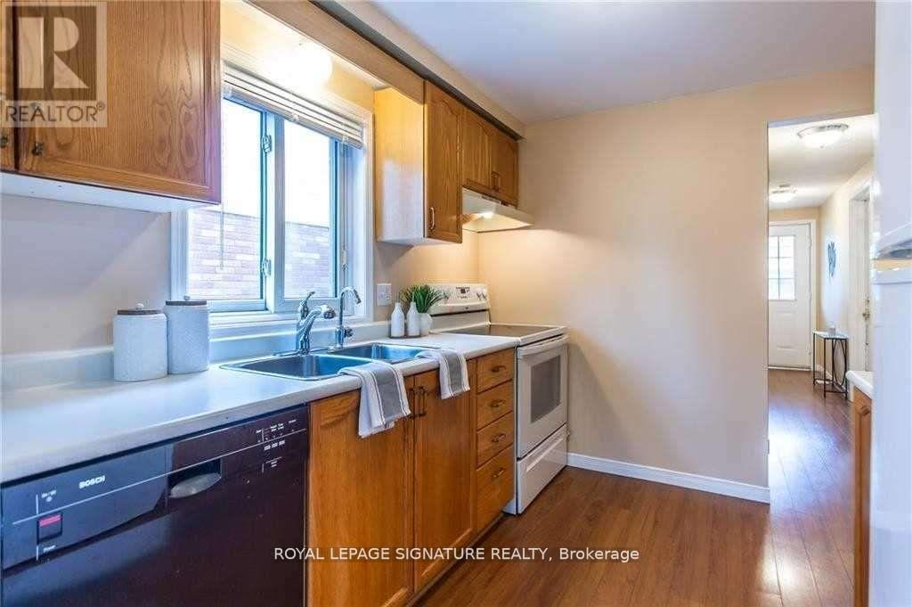 426 Downsview Place, Waterloo, Ontario  N2K 3T9 - Photo 3 - X8267152