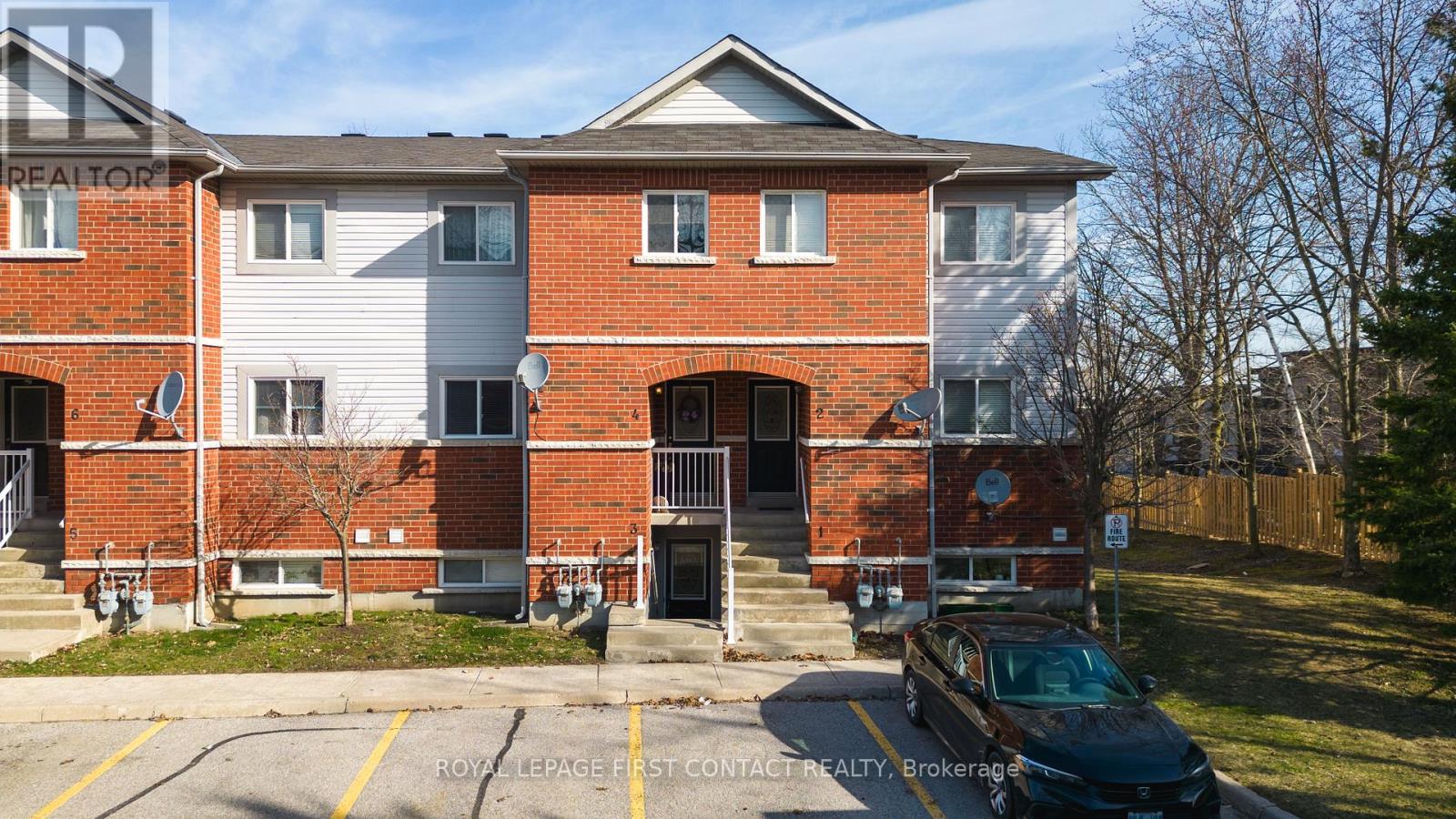 #4 -237 Ferndale Dr S, Barrie, Ontario  L4N 0T6 - Photo 1 - S8268850