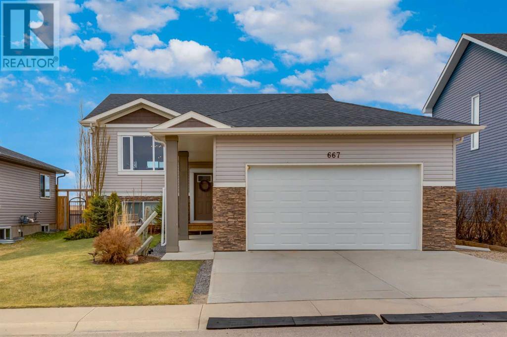 667 West Highland Crescent, Carstairs, Alberta  T0M 0N0 - Photo 2 - A2125456