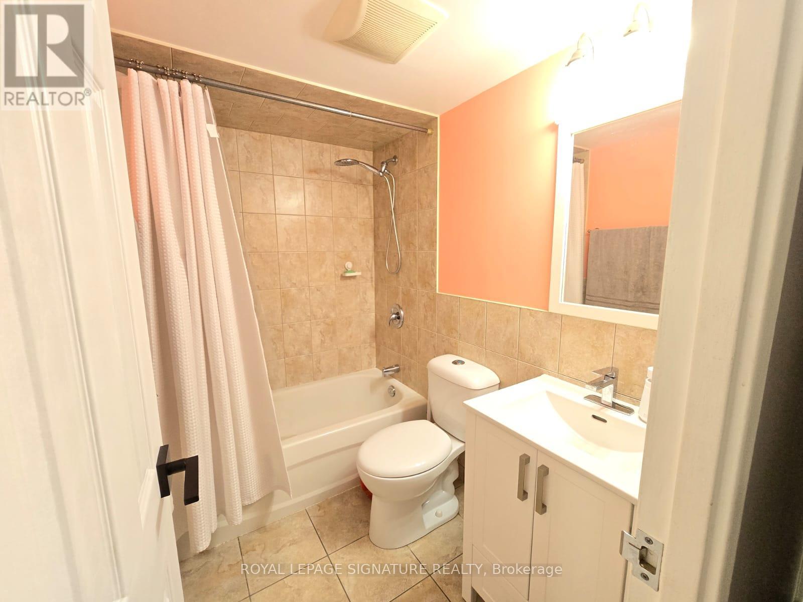 #212 -1055 A Forestwood Dr, Mississauga, Ontario  L5C 2T8 - Photo 22 - W8269530