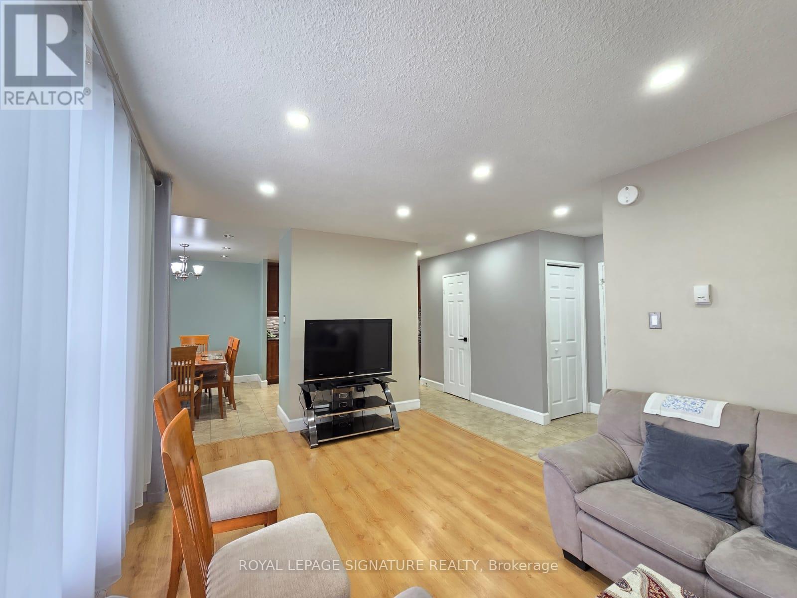 #212 -1055 A Forestwood Dr, Mississauga, Ontario  L5C 2T8 - Photo 23 - W8269530