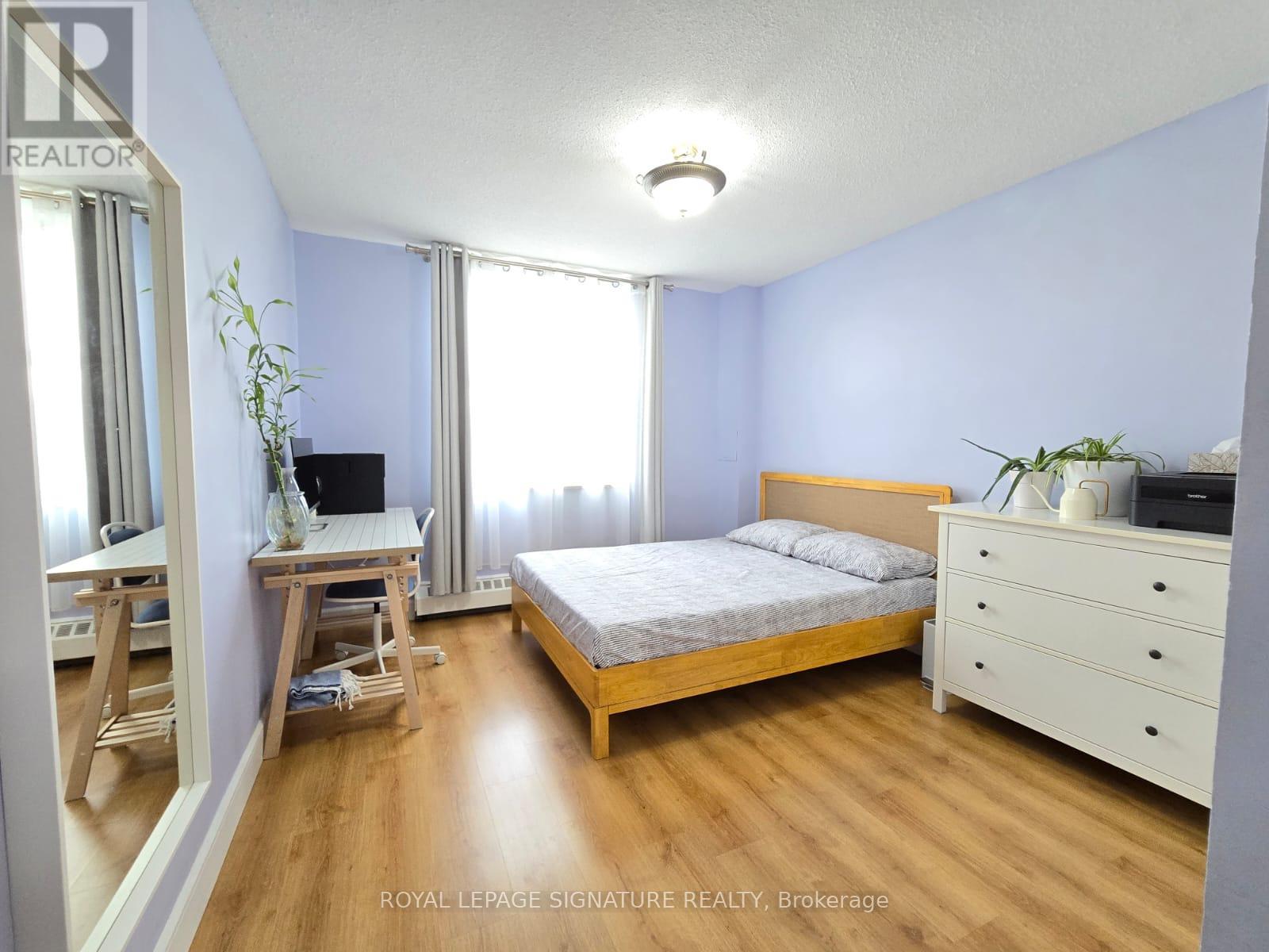 #212 -1055 A Forestwood Dr, Mississauga, Ontario  L5C 2T8 - Photo 9 - W8269530