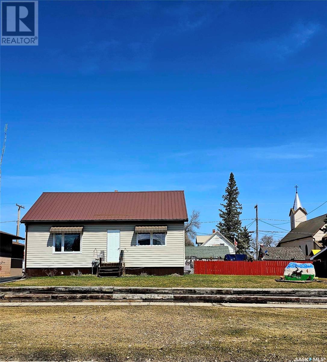 206 Wells Avenue E, Langenburg, Saskatchewan  S0A 2A0 - Photo 1 - SK967059