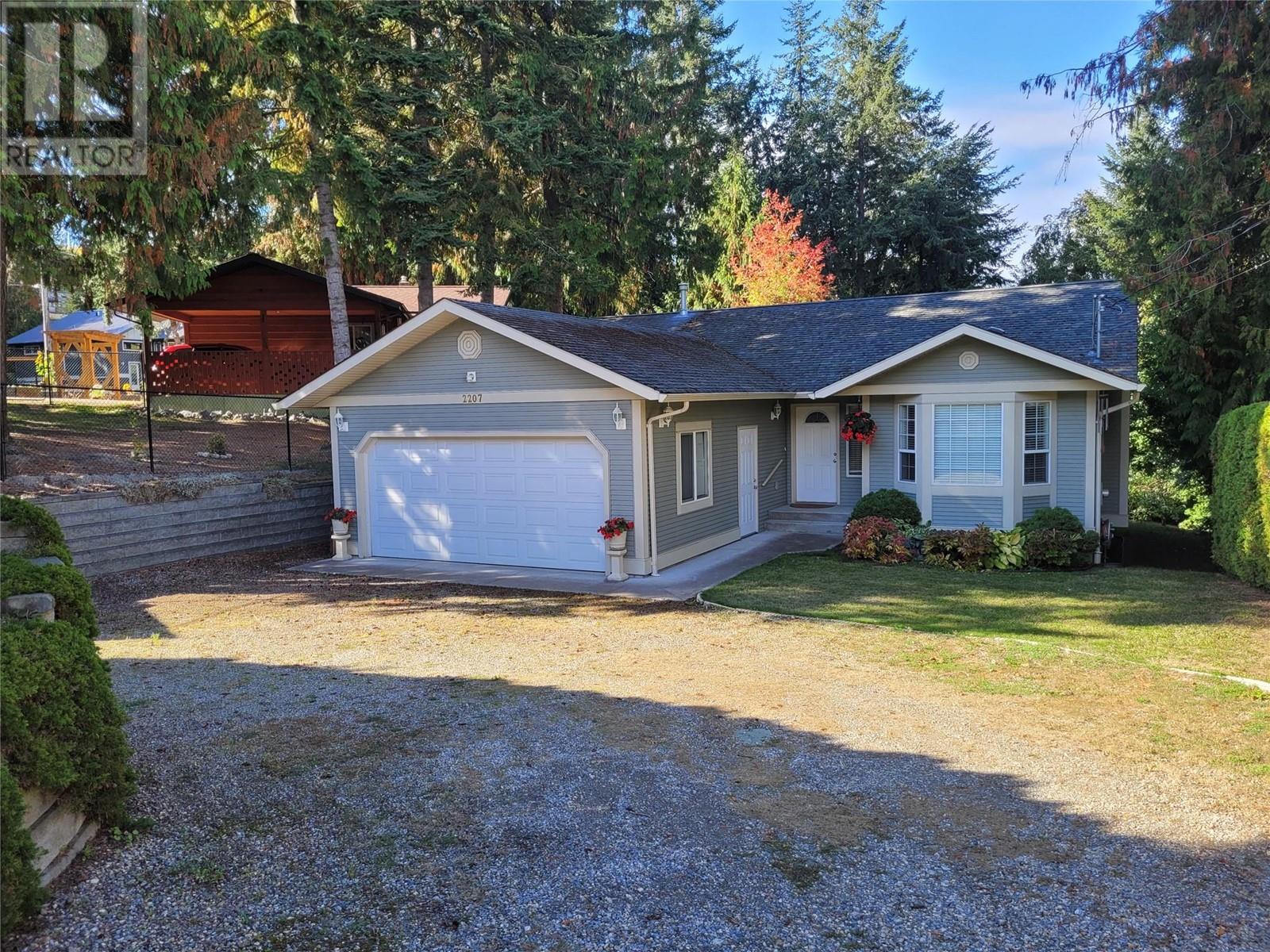 2207 Lakeview Drive, blind bay, British Columbia V0E2W2