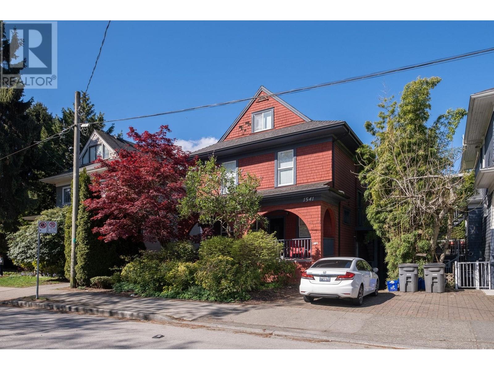 Listing Picture 2 of 27 : 1541 MAPLE STREET, Vancouver / 溫哥華 - 魯藝地產 Yvonne Lu Group - MLS Medallion Club Member