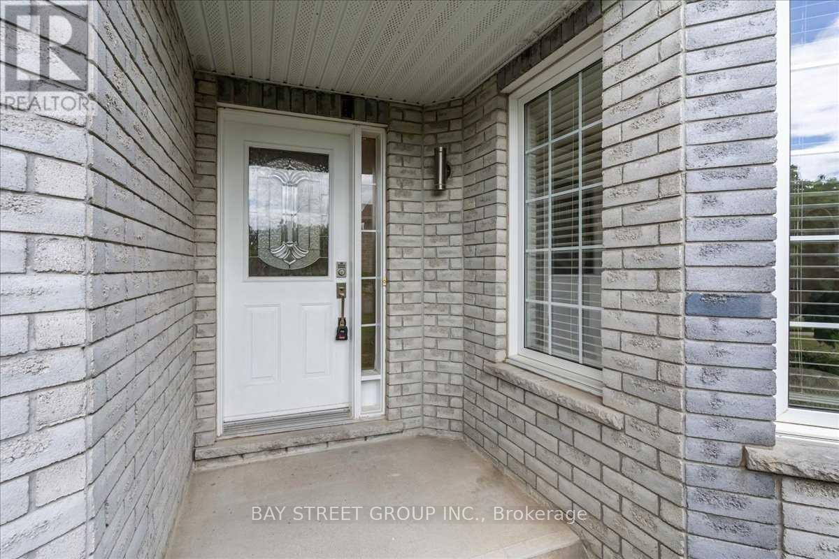 62 Summerset Drive, Barrie, Ontario  L4N 6G5 - Photo 4 - S8270898