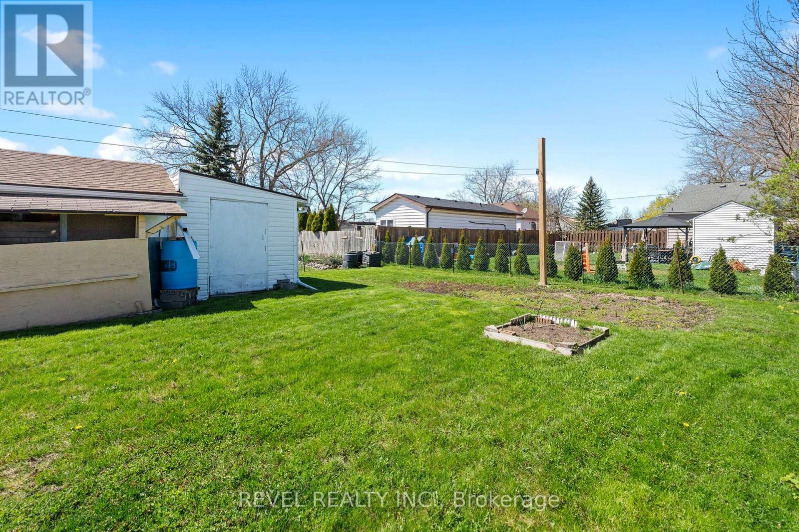 11 Parkwood Drive, St. Catharines, Ontario  L2P 1H1 - Photo 13 - X8271406