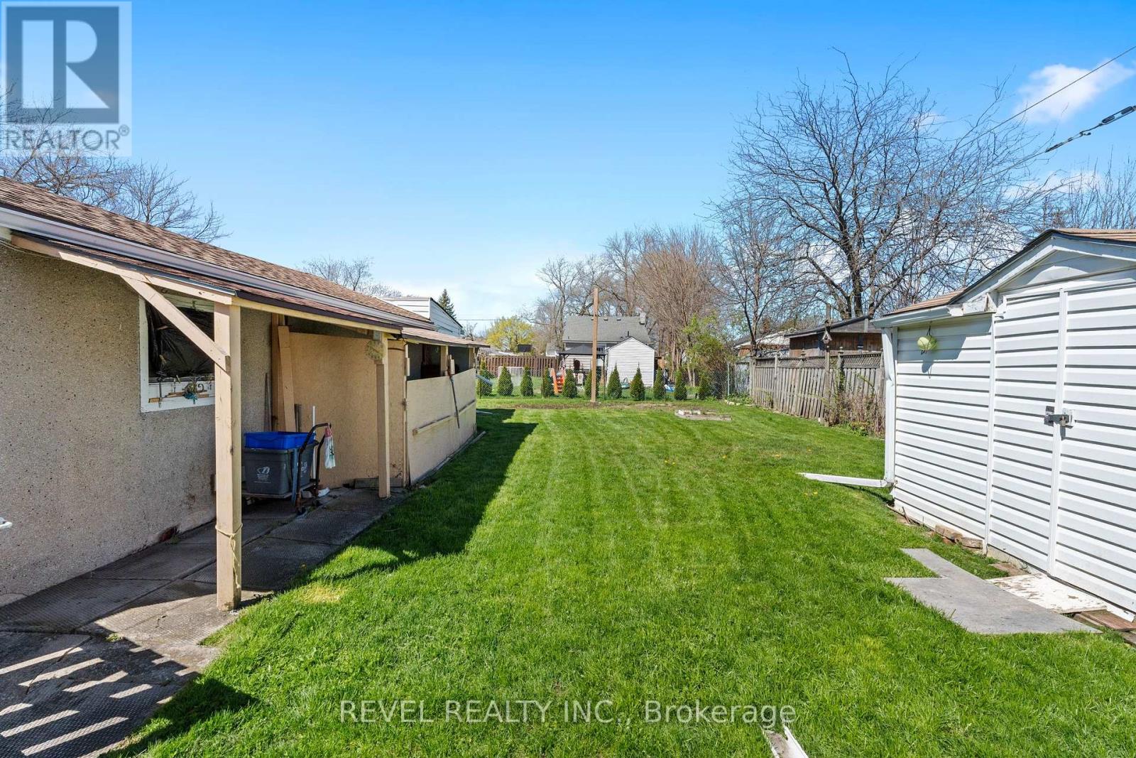 11 Parkwood Drive, St. Catharines, Ontario  L2P 1H1 - Photo 14 - X8271406