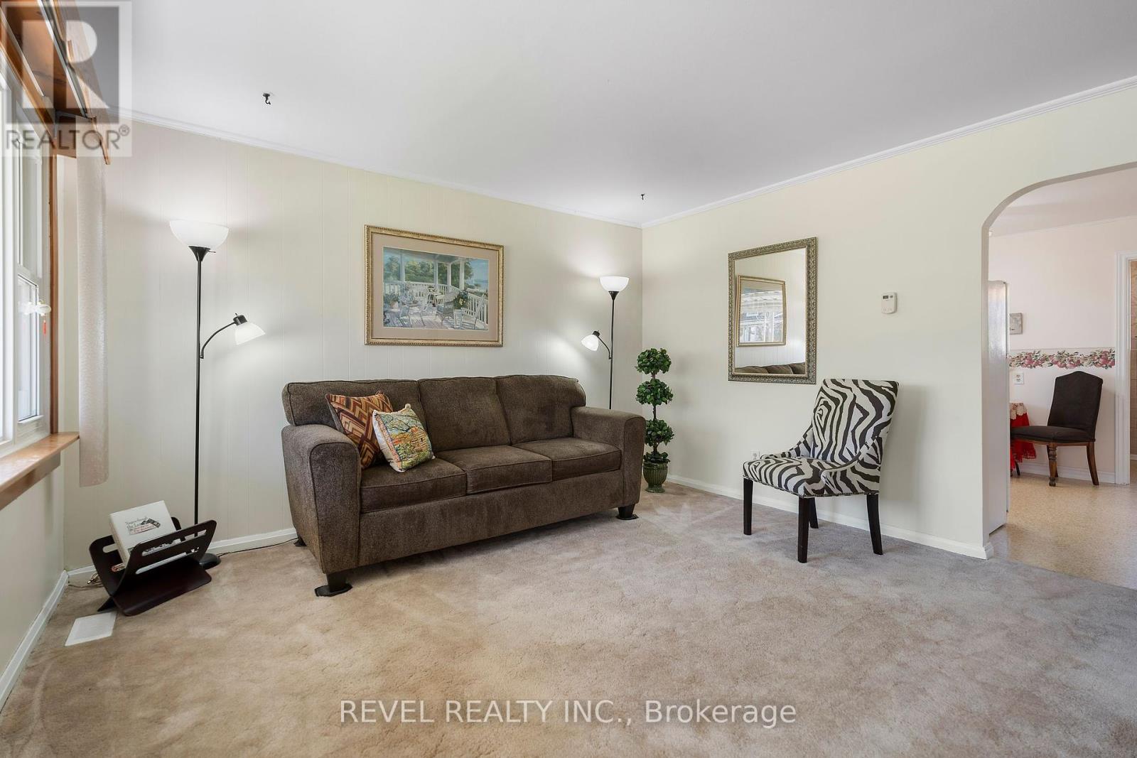11 Parkwood Drive, St. Catharines, Ontario  L2P 1H1 - Photo 2 - X8271406