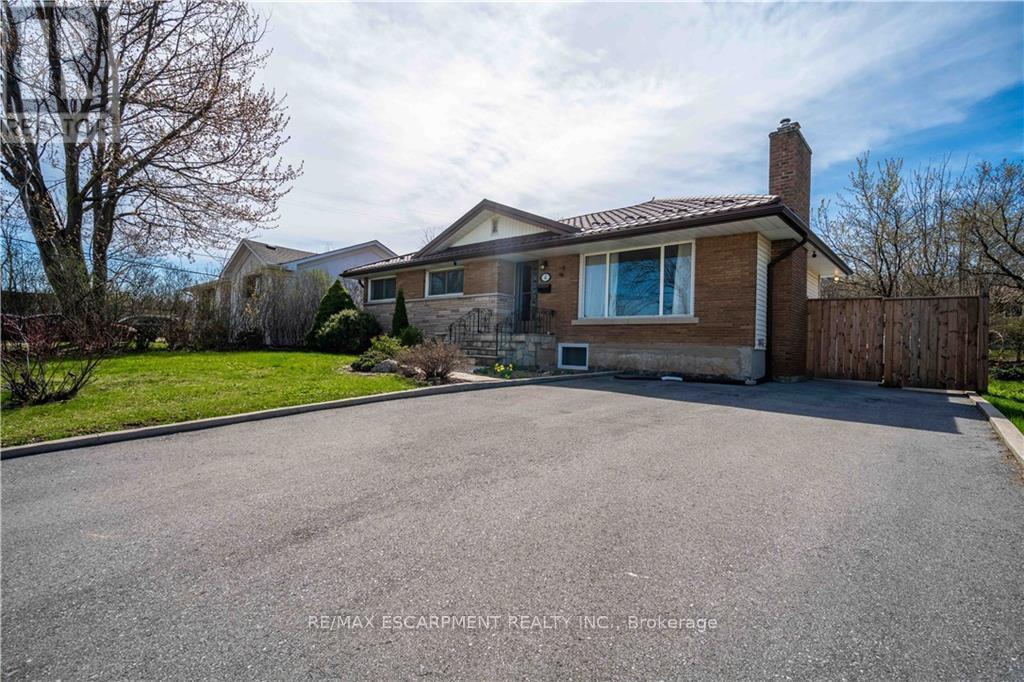 4 Warkdale Dr, St. Catharines, Ontario  L2T 2V7 - Photo 2 - X8271458