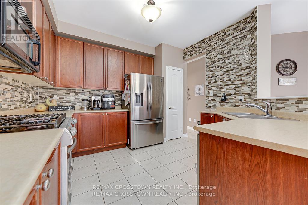 56 The Queensway, Barrie, Ontario  L4M 7J3 - Photo 11 - S8271600