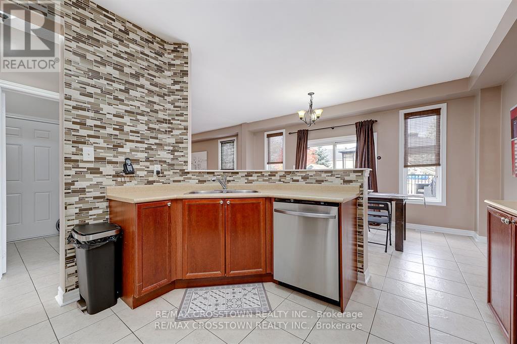 56 The Queensway, Barrie, Ontario  L4M 7J3 - Photo 12 - S8271600