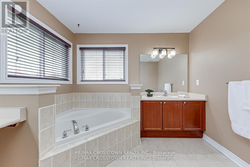 56 The Queensway, Barrie, Ontario  L4M 7J3 - Photo 21 - S8271600