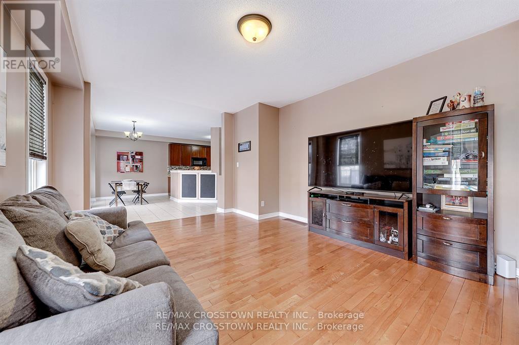 56 The Queensway, Barrie, Ontario  L4M 7J3 - Photo 8 - S8271600