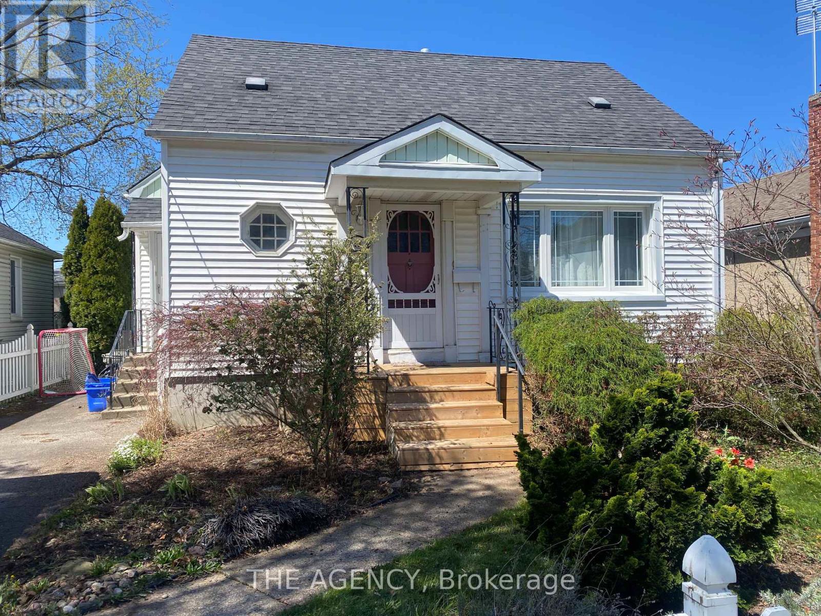 19 Columbia St, St. Catharines, Ontario  L2R 5H5 - Photo 1 - X8271808