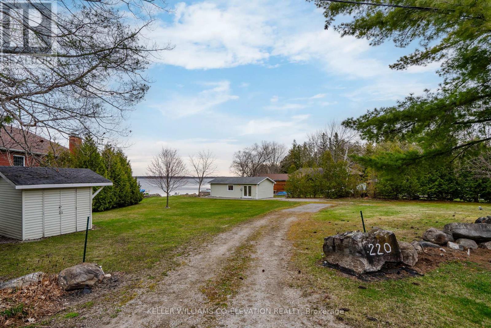 220 Robin's Point Rd, Tay, Ontario  L0K 2A0 - Photo 2 - S8272110