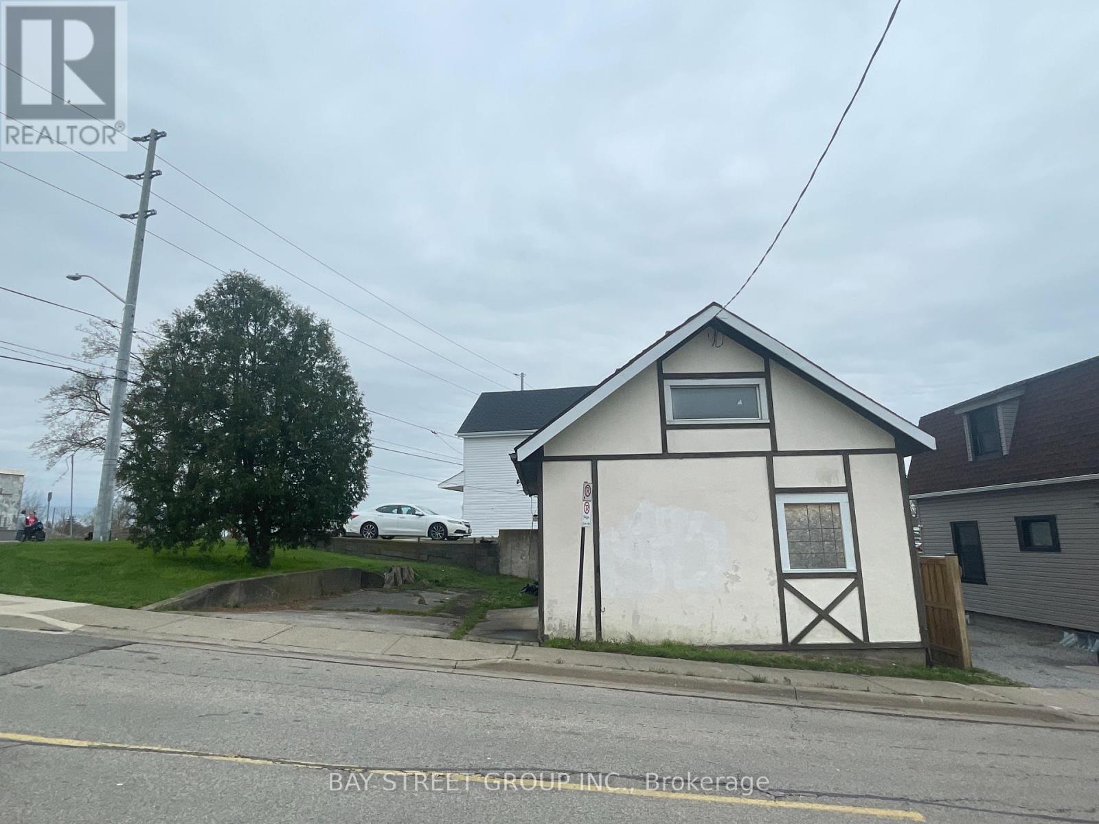 161 Queenston St, St. Catharines, Ontario  L2R 3A1 - Photo 5 - X8272712
