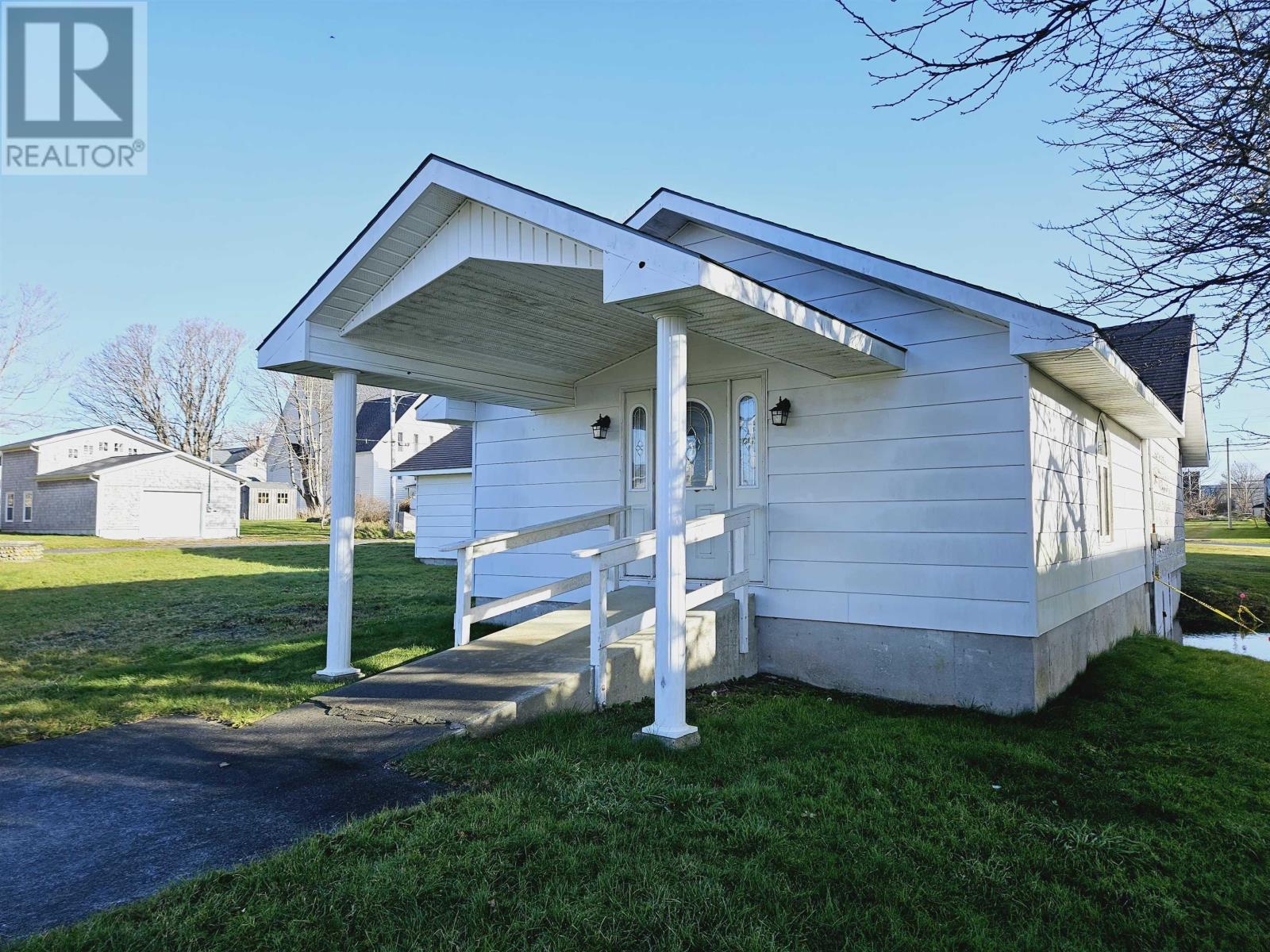 18 Howe Street, Lockeport, Nova Scotia  B0T 1L0 - Photo 5 - 202325197