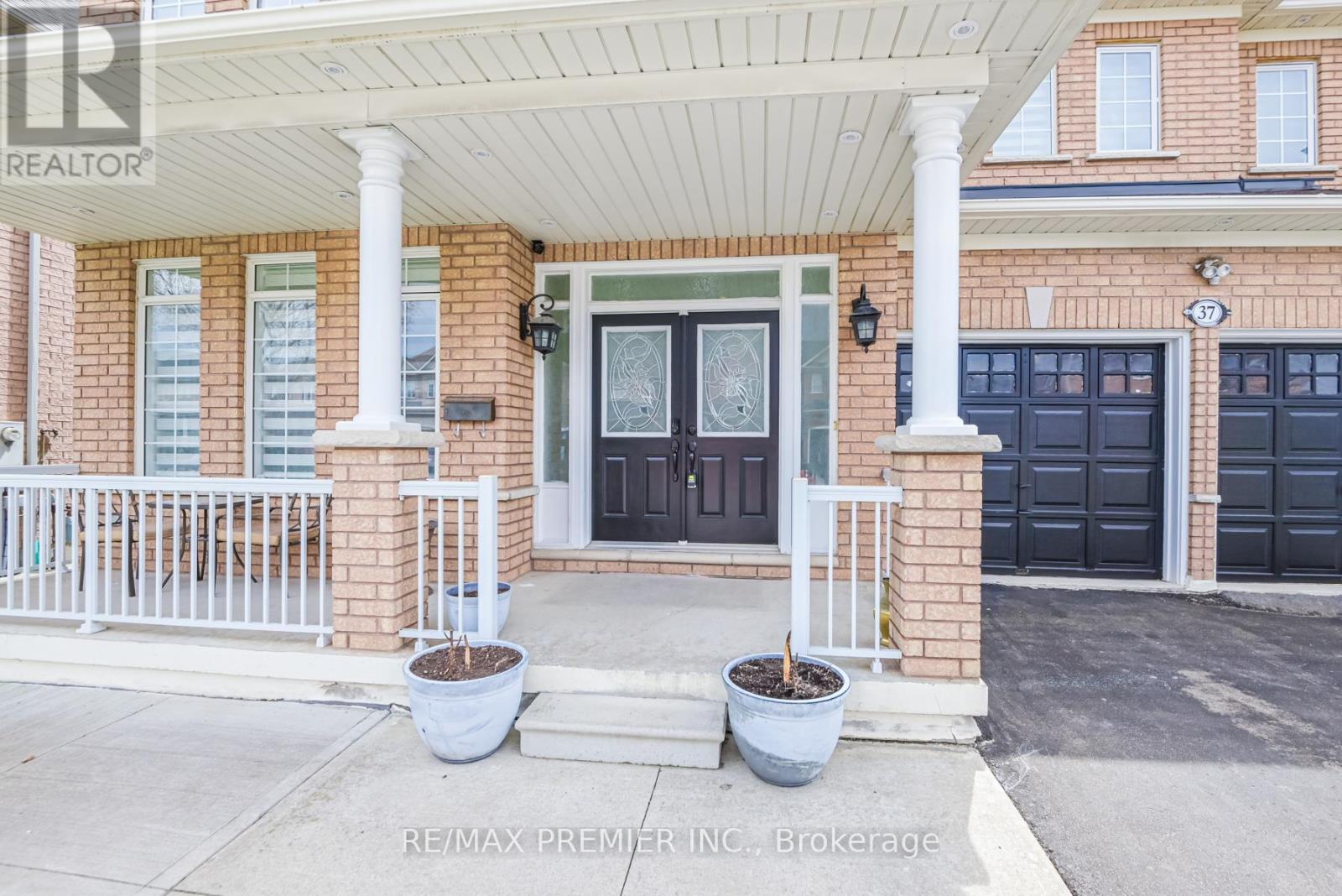 37 Colombo Crescent, Vaughan, Ontario  L6A 0A3 - Photo 3 - N8273632