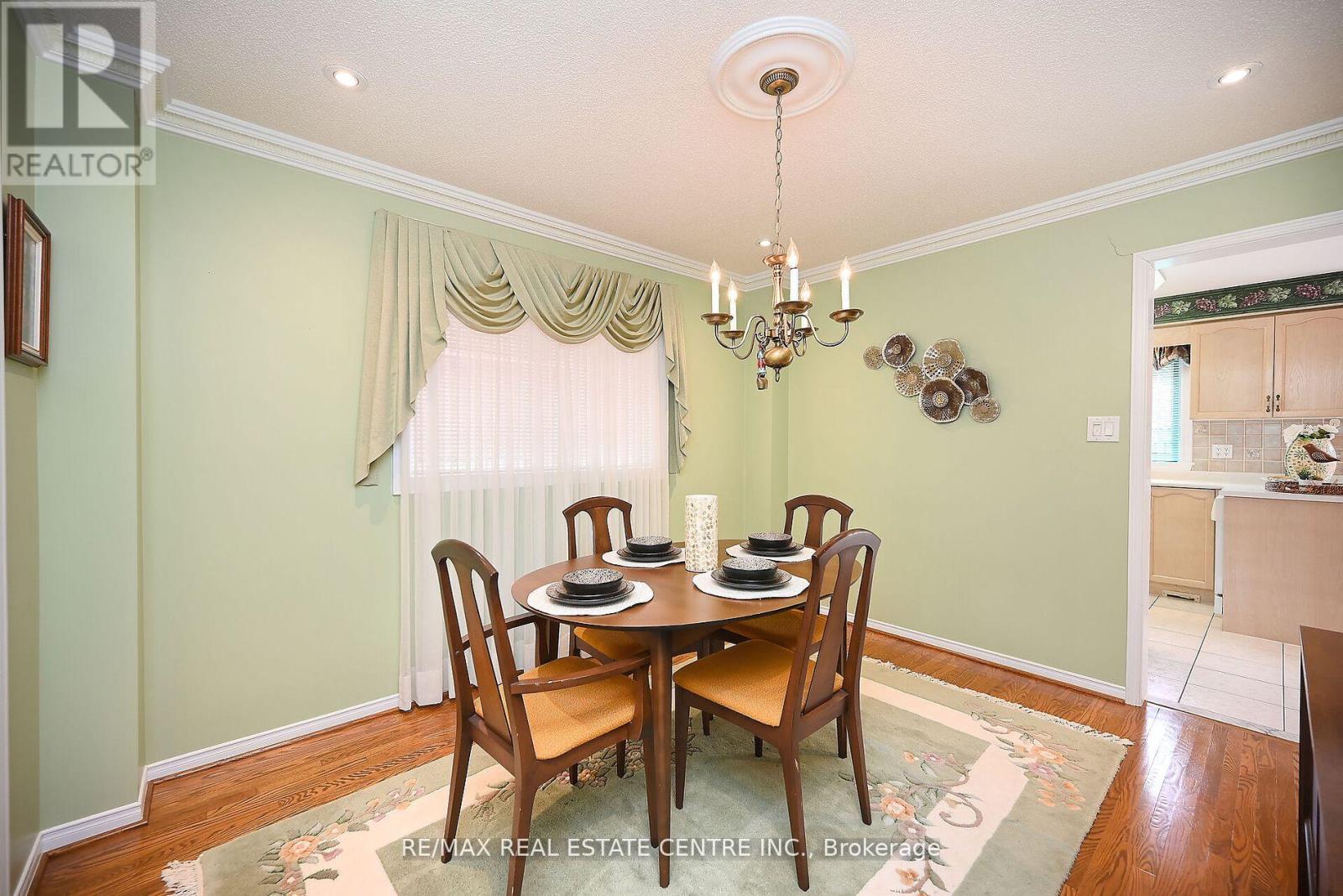 5205 Buttermill Crt, Mississauga, Ontario  L5V 1S4 - Photo 10 - W8273658