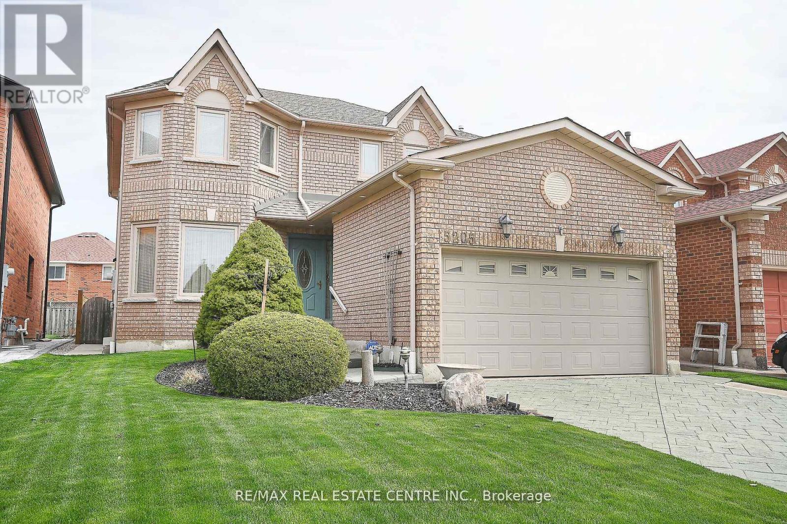 5205 Buttermill Crt, Mississauga, Ontario  L5V 1S4 - Photo 2 - W8273658