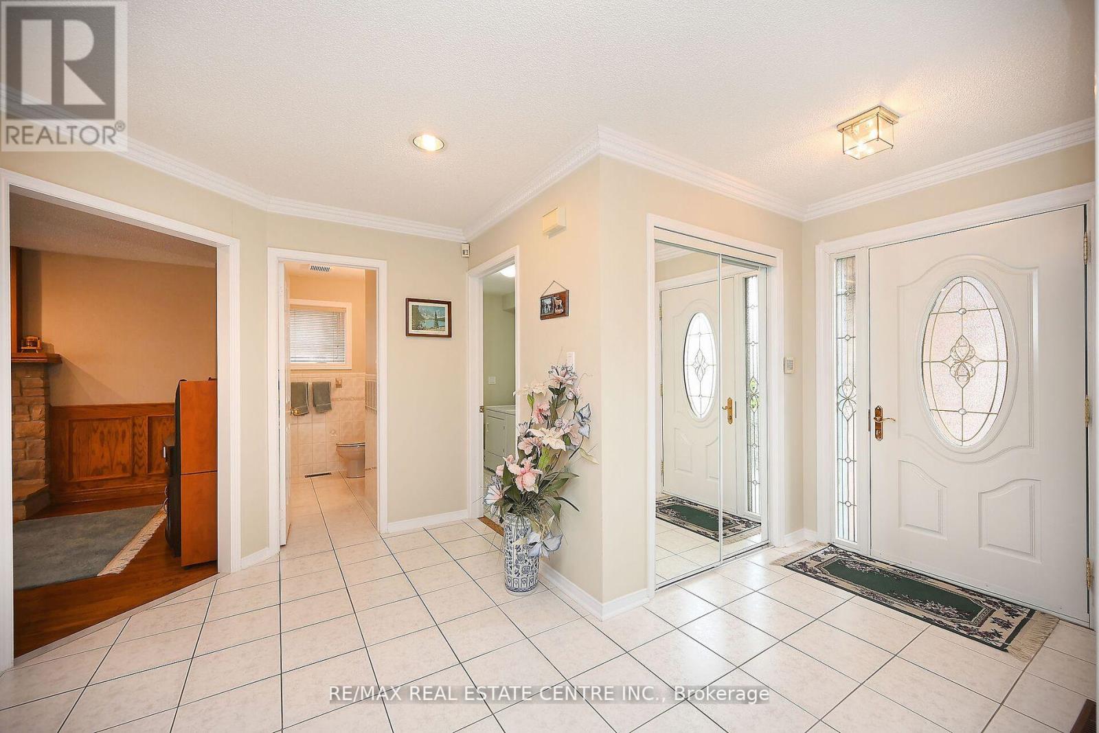 5205 Buttermill Crt, Mississauga, Ontario  L5V 1S4 - Photo 5 - W8273658