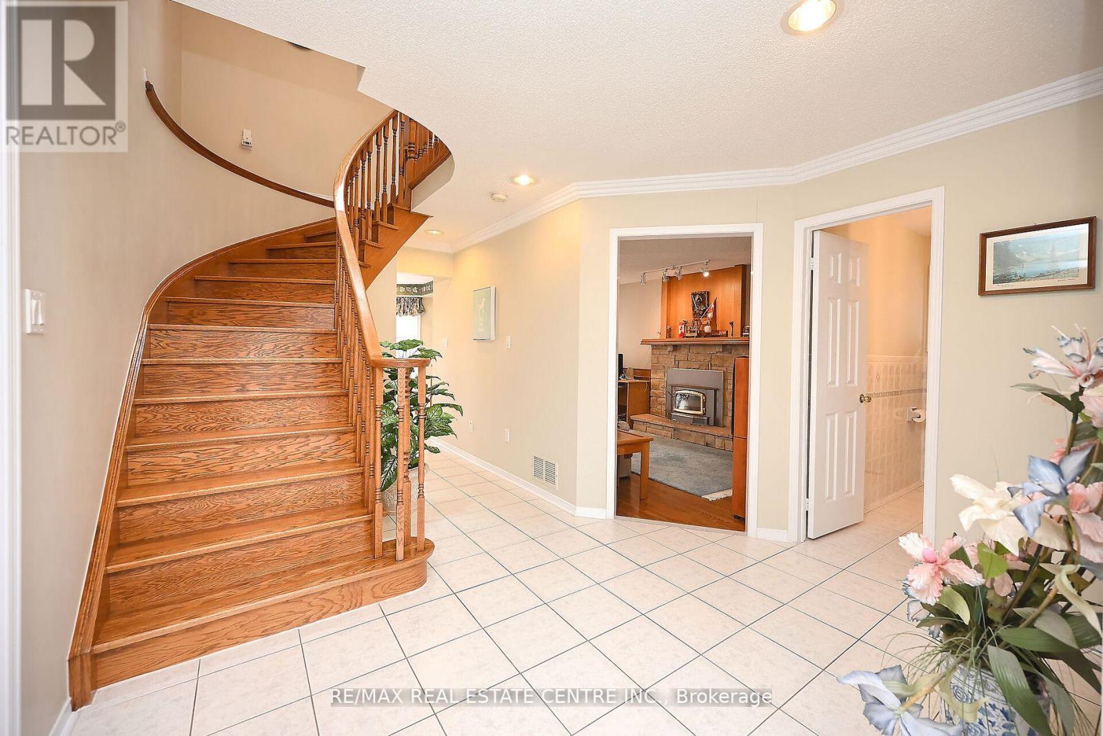 5205 Buttermill Crt, Mississauga, Ontario  L5V 1S4 - Photo 6 - W8273658