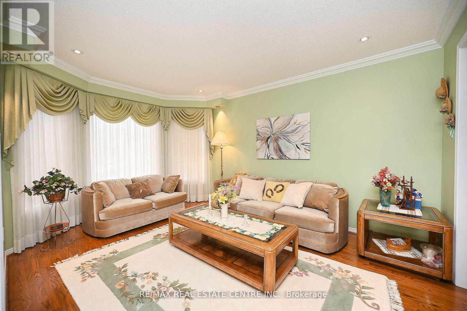 5205 Buttermill Crt, Mississauga, Ontario  L5V 1S4 - Photo 8 - W8273658