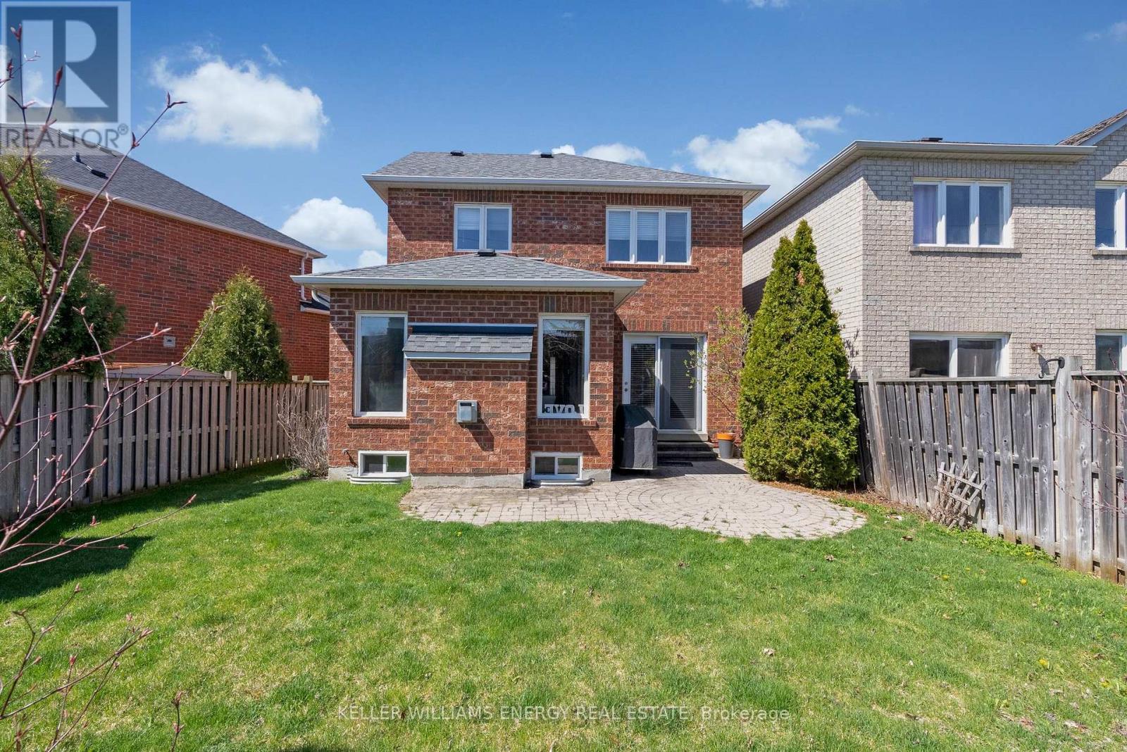27 TRACEY CRT Whitby
