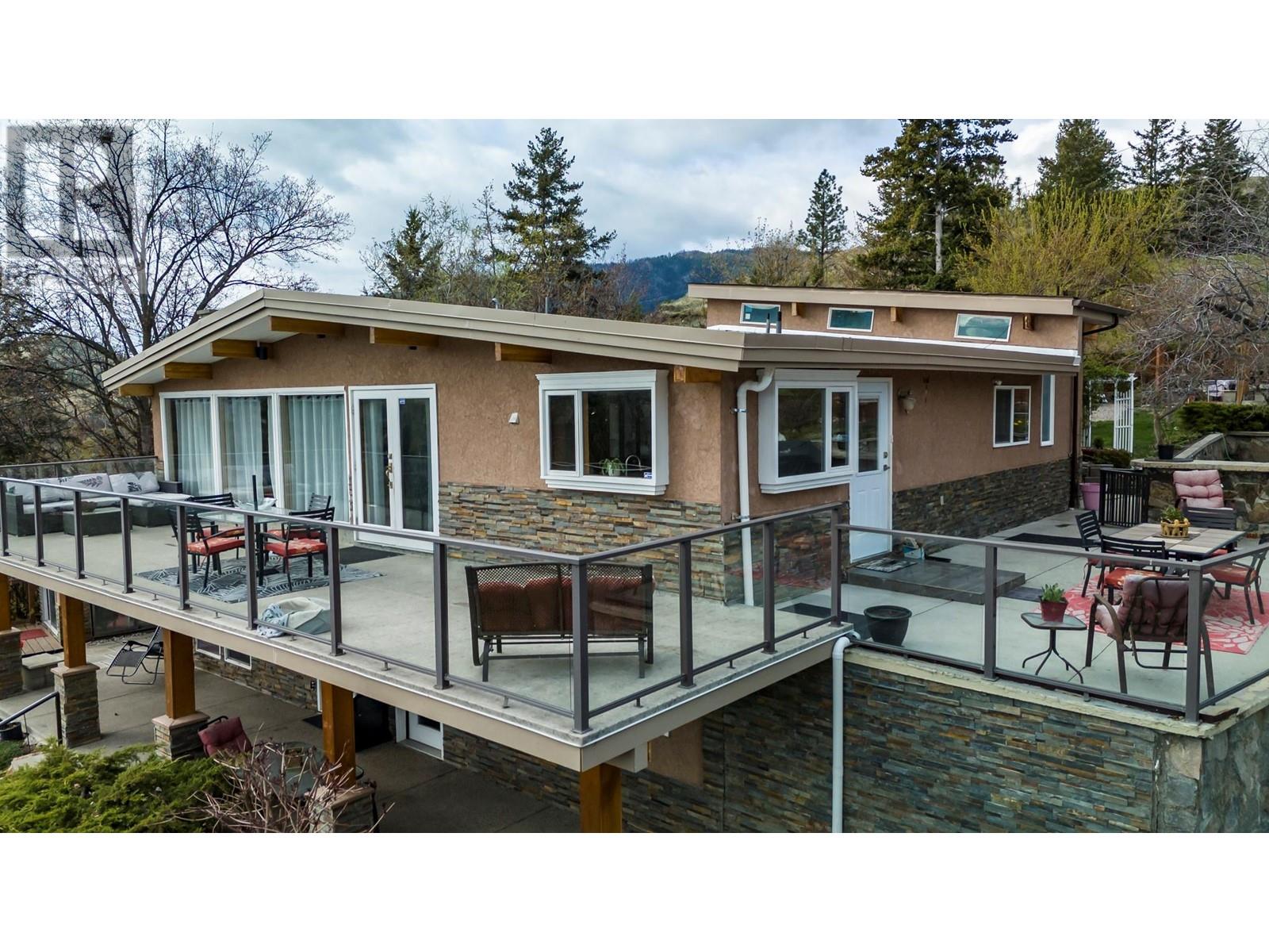 404 West Bench Drive, Penticton, British Columbia  V2A 8X9 - Photo 2 - 10311234