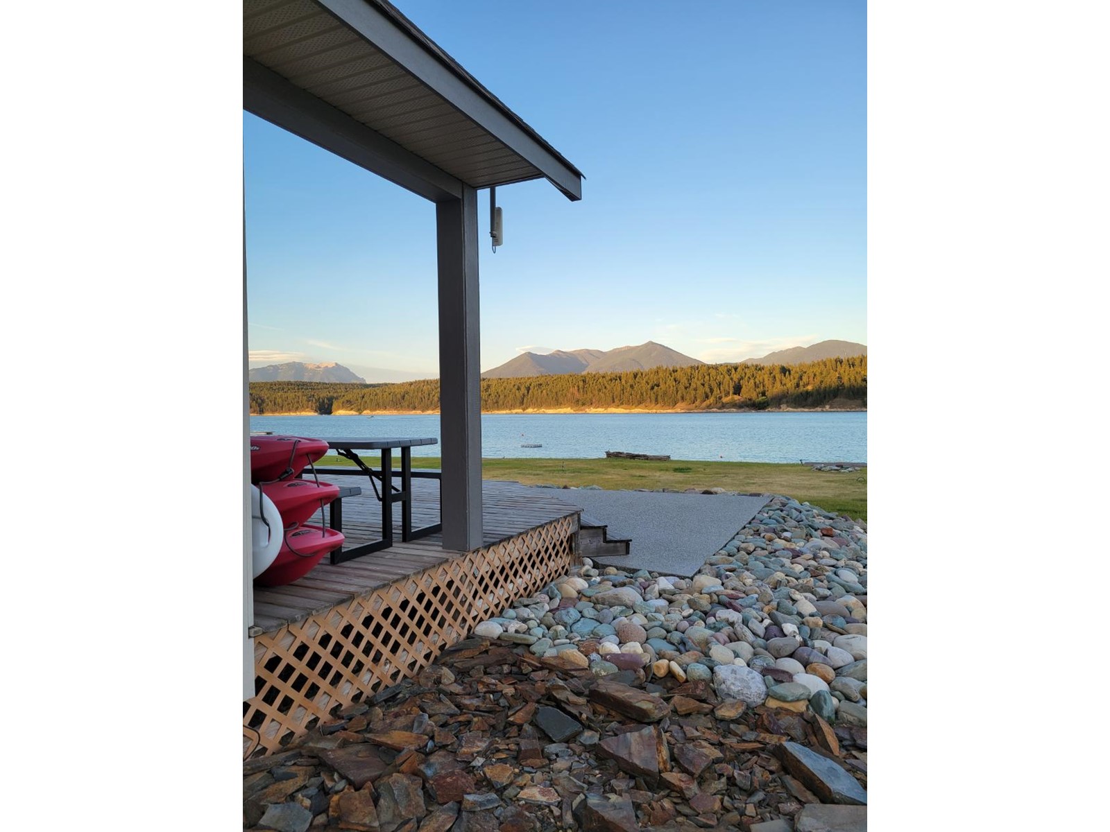 1614 Koocanusa Lake Drive, Newgate, British Columbia  V0B 1T5 - Photo 4 - 2476444