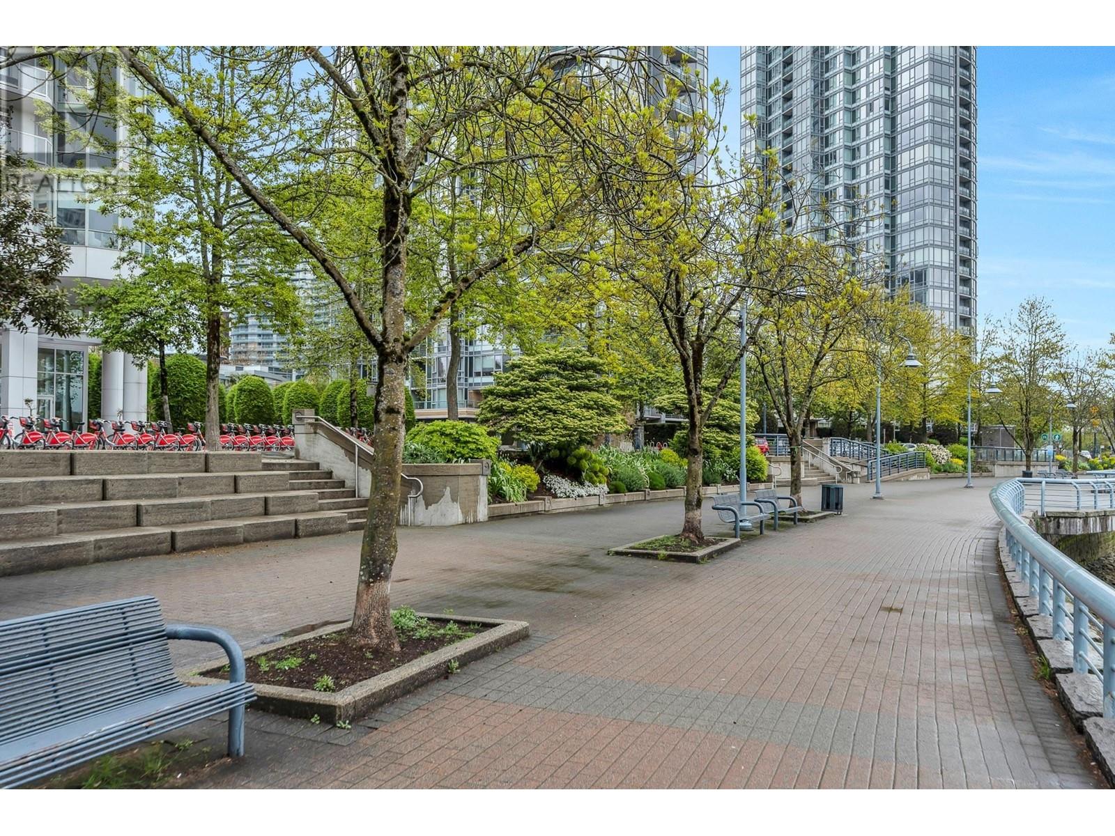 Listing Picture 5 of 35 : 2005 1077 MARINASIDE CRESCENT, Vancouver / 溫哥華 - 魯藝地產 Yvonne Lu Group - MLS Medallion Club Member