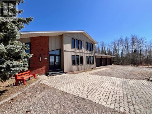131 Woodcrest Dr, Longlac, Ontario  P0T 2A0 - Photo 2 - TB241013