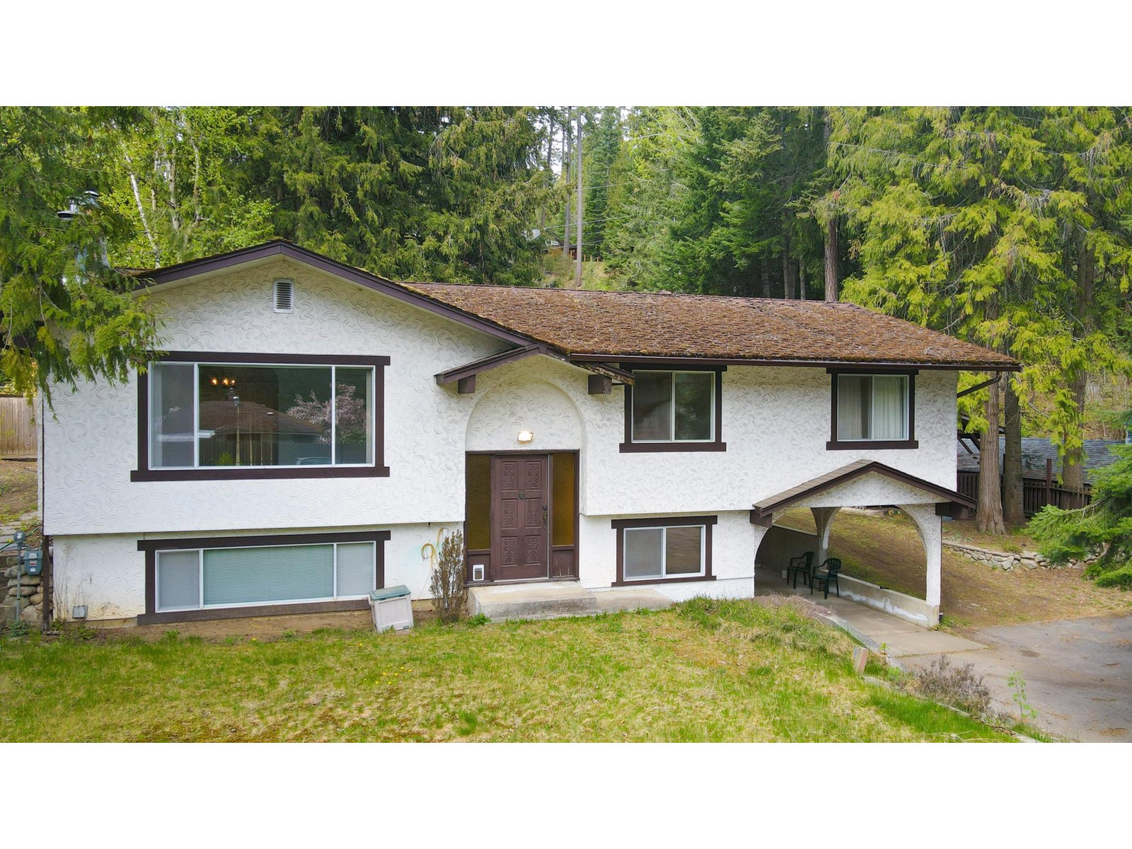 2897 Highway 3a, Nelson, British Columbia  V1L 6M1 - Photo 1 - 2476457