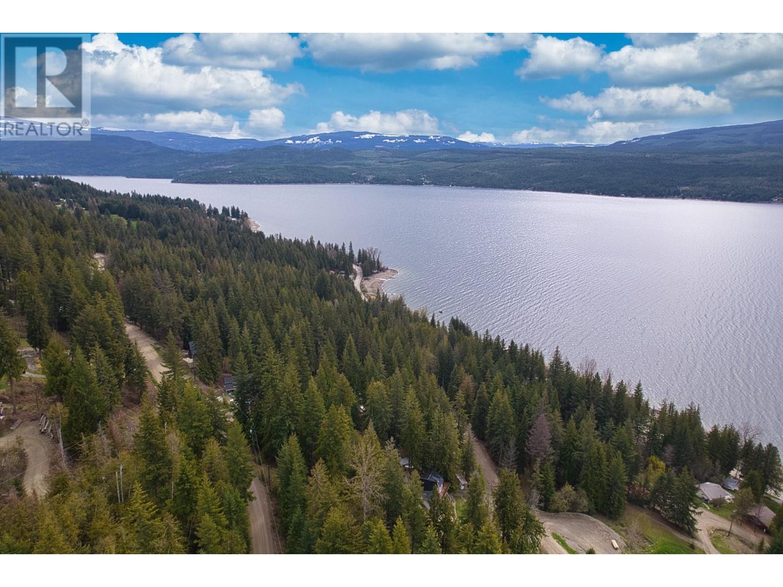 7566 Lonneke Trail, Anglemont, British Columbia  V0E 1A0 - Photo 15 - 10310704