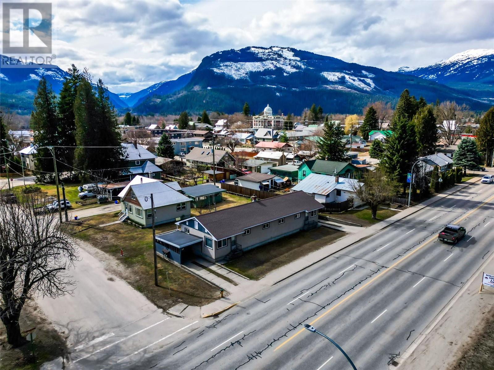 905 Victoria Road, Revelstoke, British Columbia  V0E 2S0 - Photo 25 - 10309273