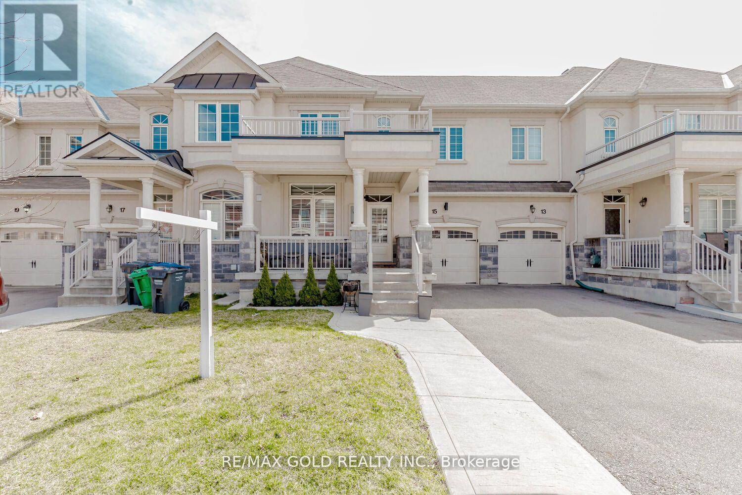 15 Saint Dennis Road, Brampton, Ontario  L6R 3W5 - Photo 1 - W8276810