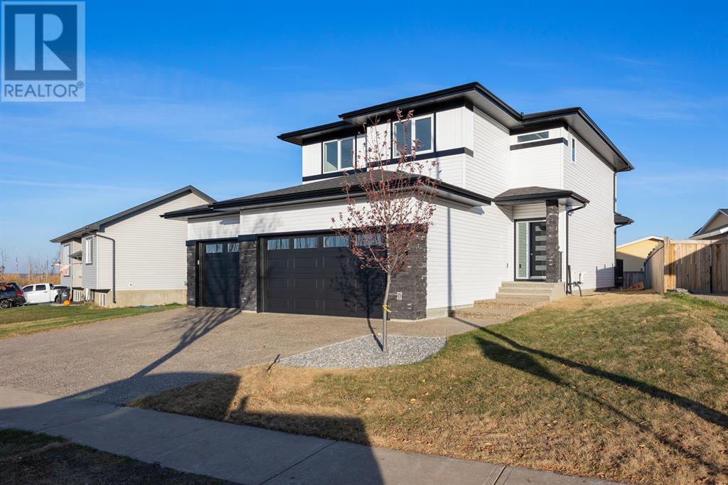 304 Beacon Hill Drive, Fort Mcmurray, Alberta  T9H 2R6 - Photo 3 - A2126779