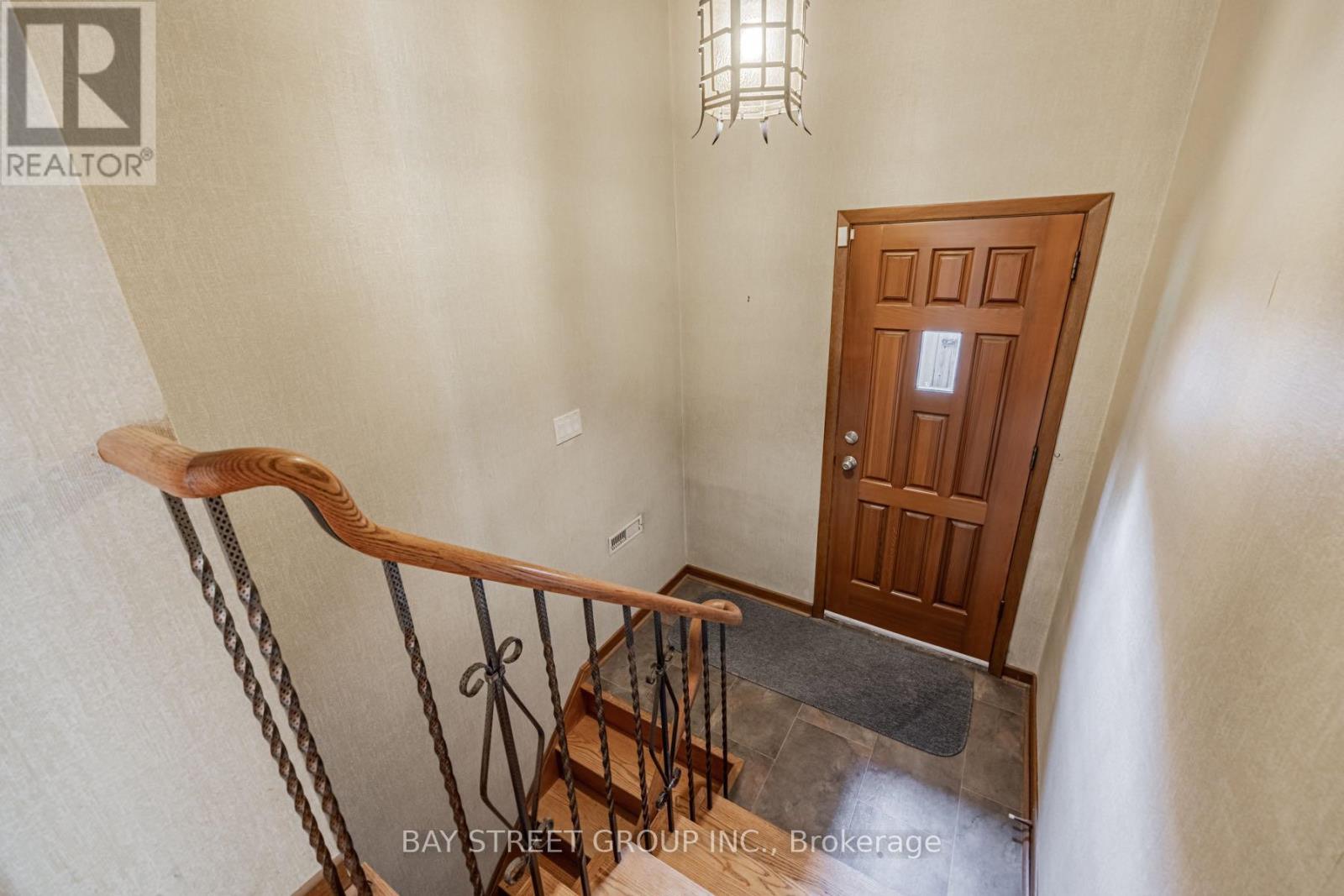 Lower - 274 Timothy Court, Mississauga, Ontario  L5G 2B4 - Photo 4 - W8277630
