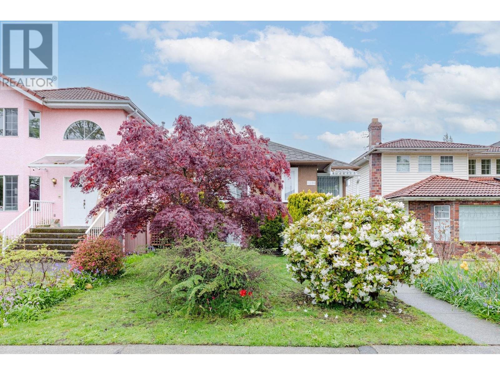 Listing Picture 3 of 37 : 1239 W 64TH AVENUE, Vancouver / 溫哥華 - 魯藝地產 Yvonne Lu Group - MLS Medallion Club Member