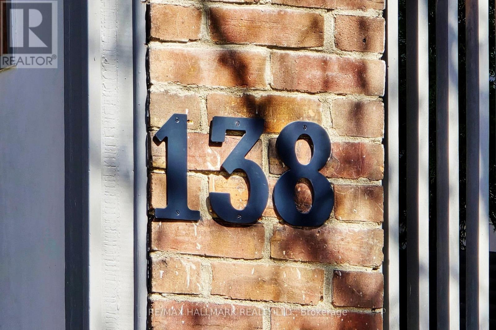 138 Hepbourne St, Toronto, Ontario  M6H 1K7 - Photo 3 - C8264186
