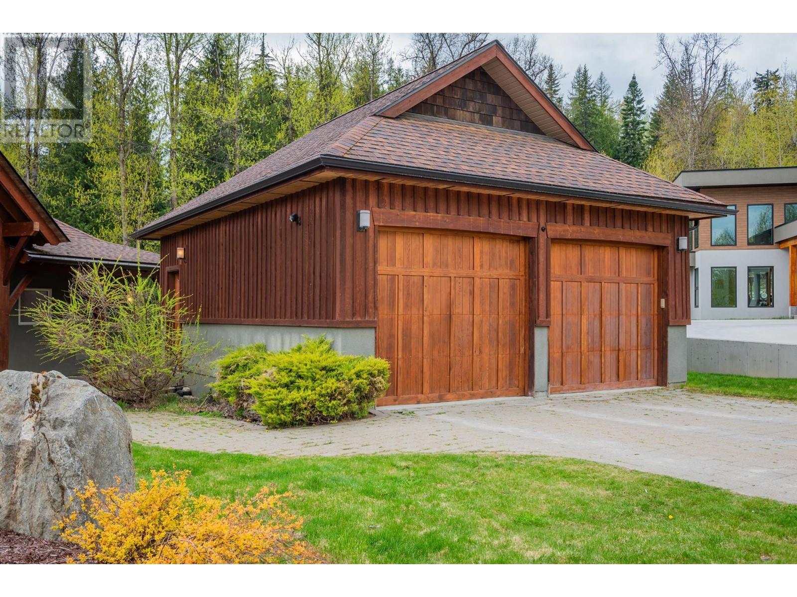 817 WHITE TAIL DRIVE Rossland