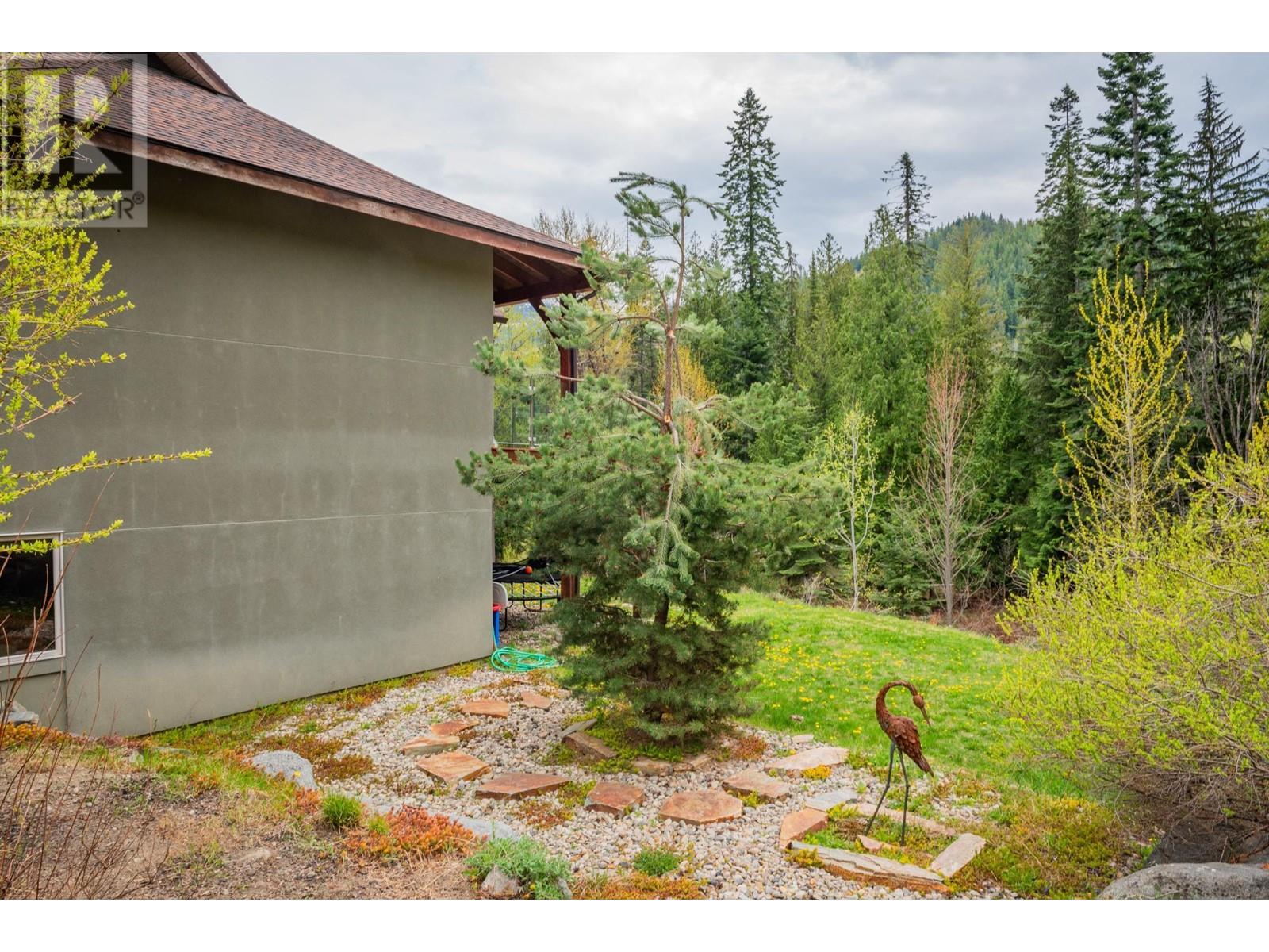 817 WHITE TAIL DRIVE Rossland