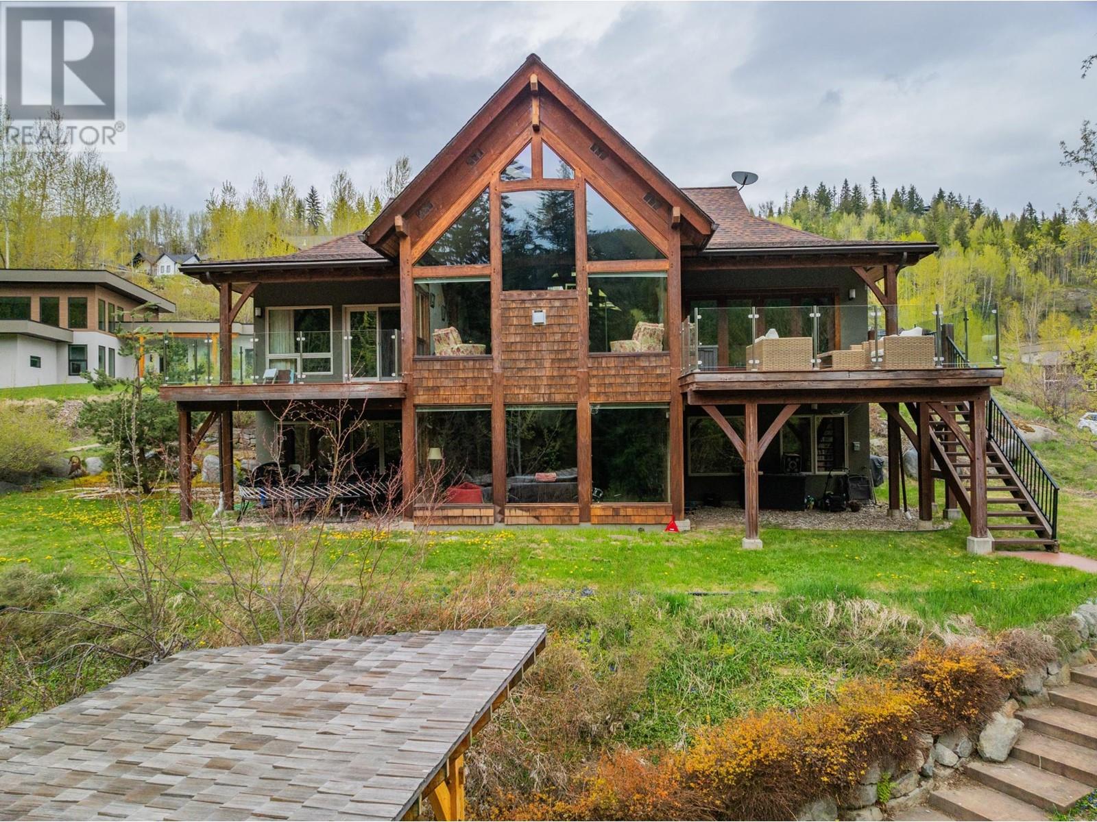 817 WHITE TAIL DRIVE Rossland