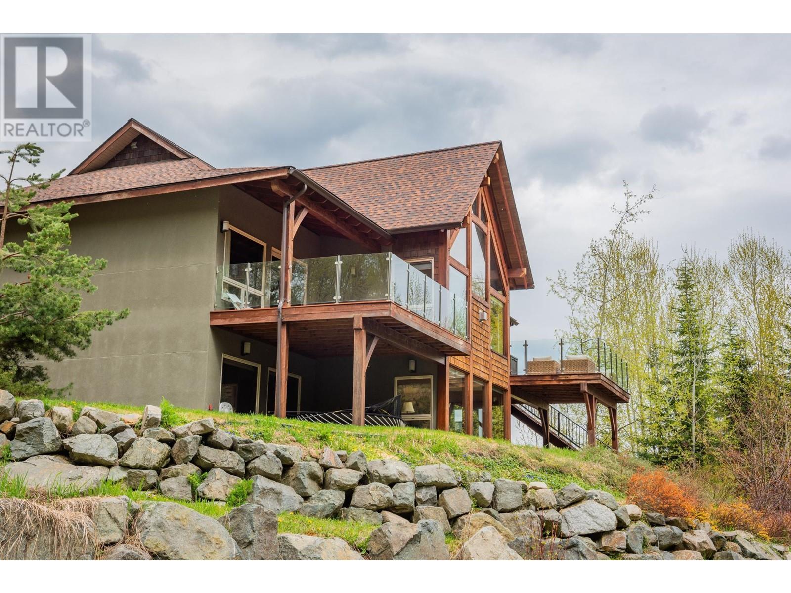 817 WHITE TAIL DRIVE Rossland