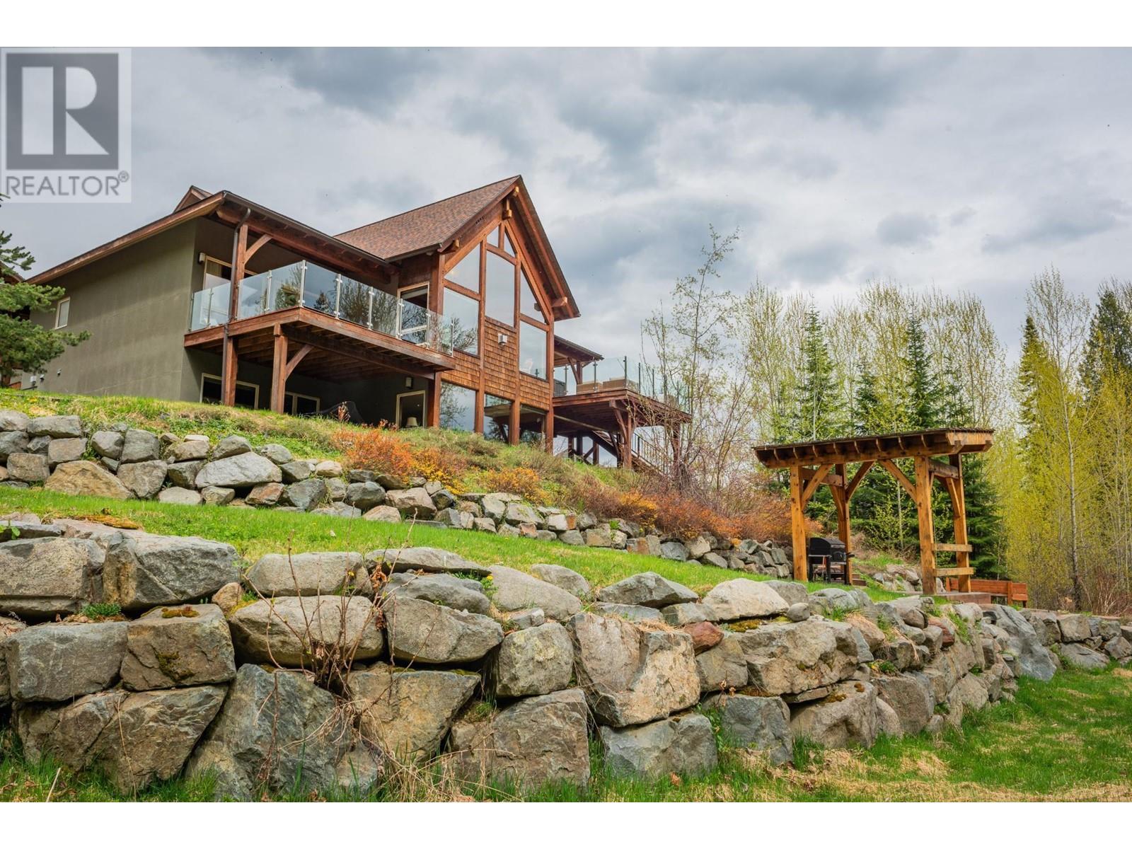 817 WHITE TAIL DRIVE Rossland