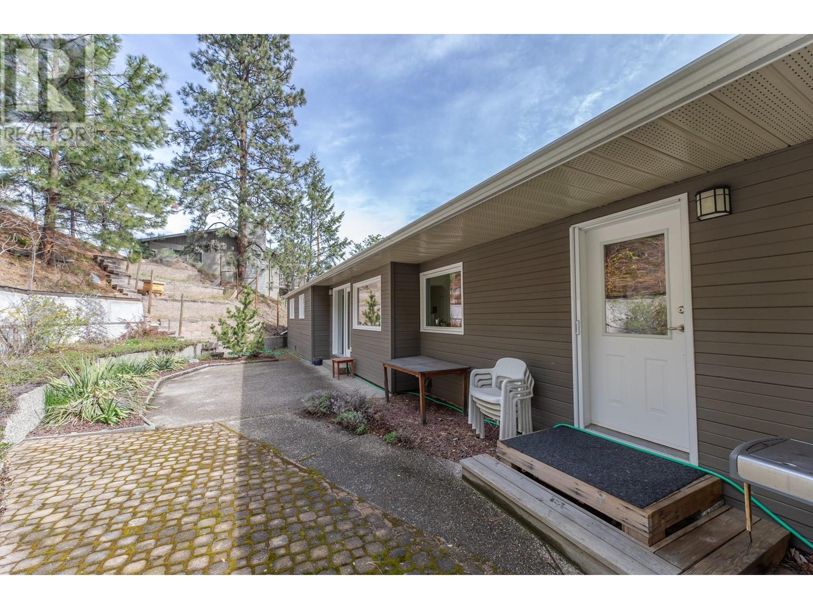 12600 Taylor Place Summerland Photo 33